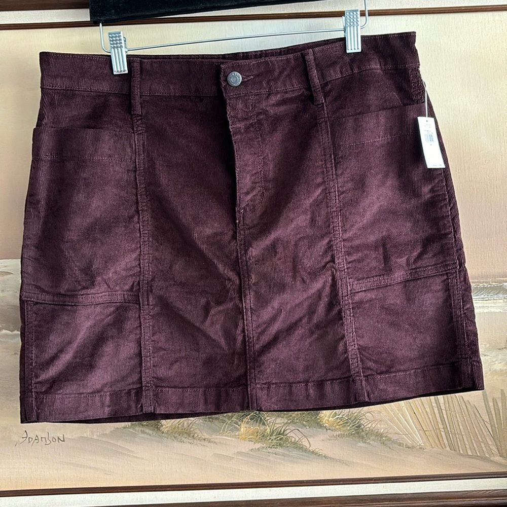 Old NAvy corduroy plum color skirt 14